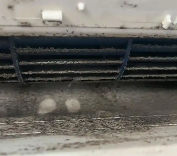 施秉空调吹的风有股烧焦味是怎么回事